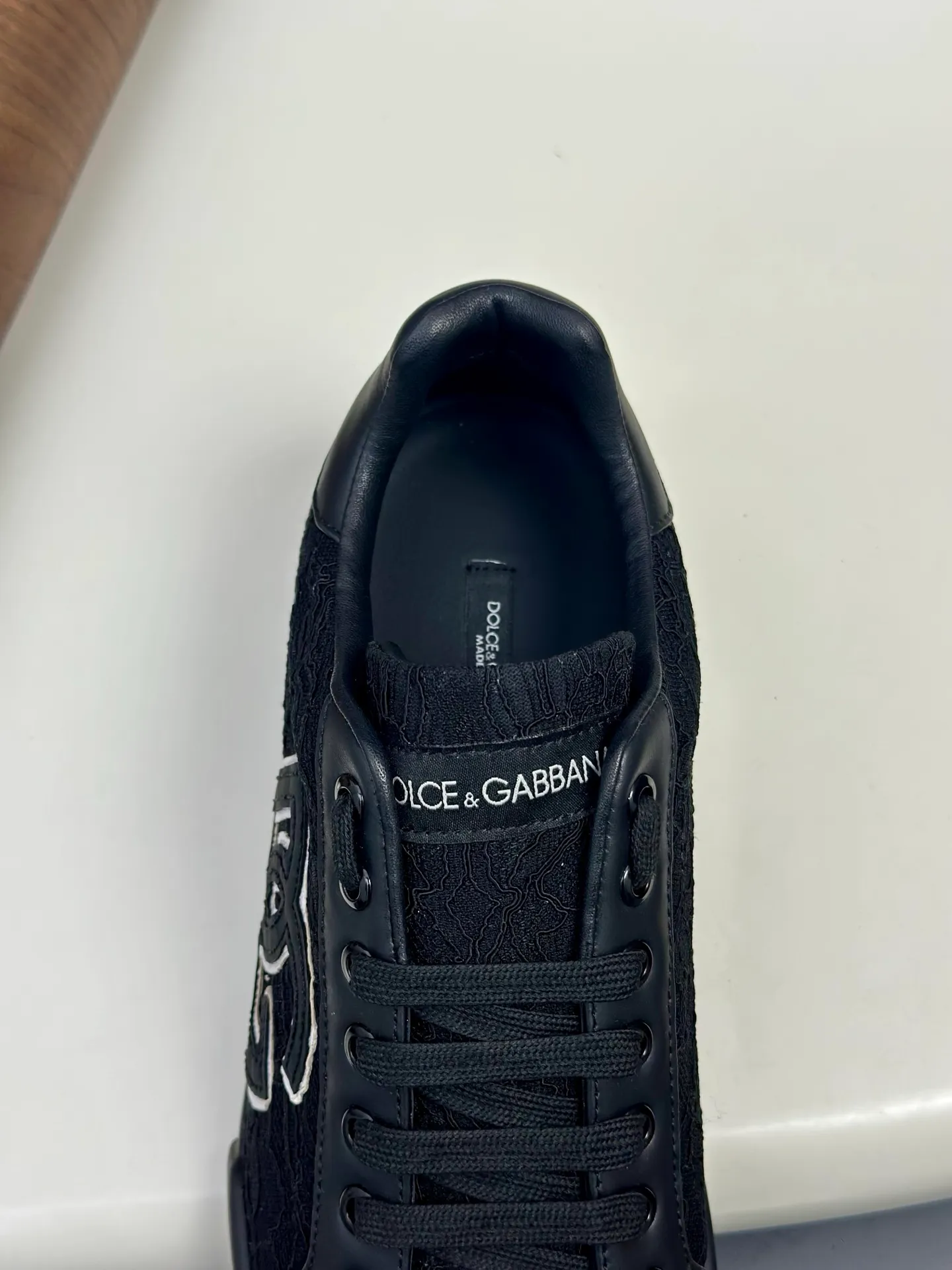 New product 💰800 DG Dolce & Gabbana men's shoes 💰ortofino calfskin sneakers ♞size; 39~44 (customized 38.45.46) Iconic men's shoes 💰ortofino series of sneakers, classic and timeless style, now presented with fashionable details. The calfskin engraved DG logo is a subtle finishing touch. Men's shoes💰ortofino calfskin sneakers: